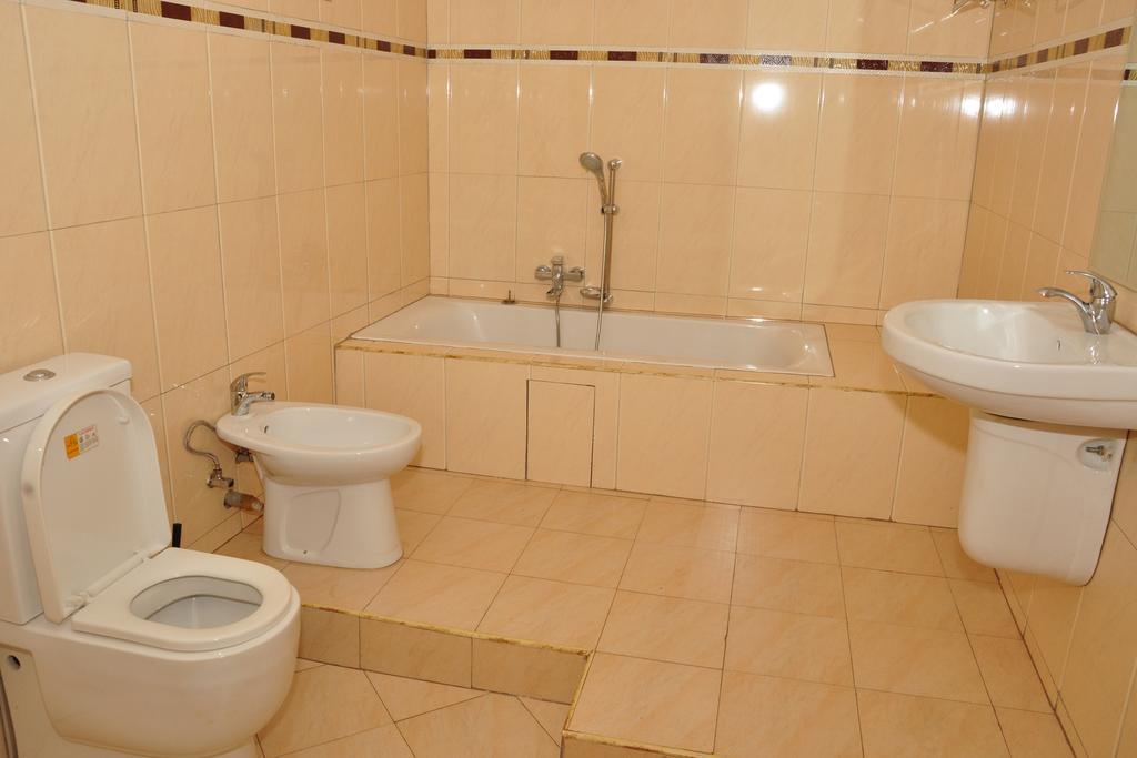 Biraj International Hotel Kampala Exterior photo