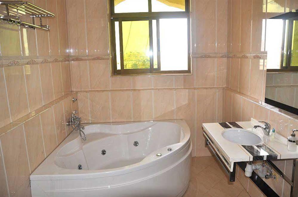 Biraj International Hotel Kampala Exterior photo
